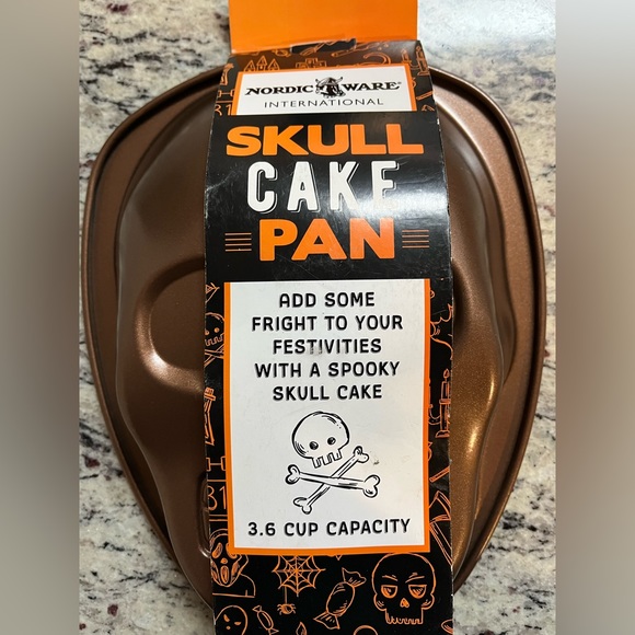 NWT Nordic Ware Skull Cake Pan 💀 - Picture 6 of 7
